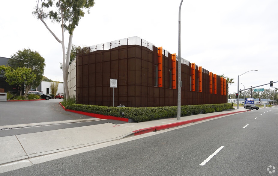 9950 Jefferson Blvd, Culver City, CA à louer - Photo de l’immeuble – Image 3 sur 40