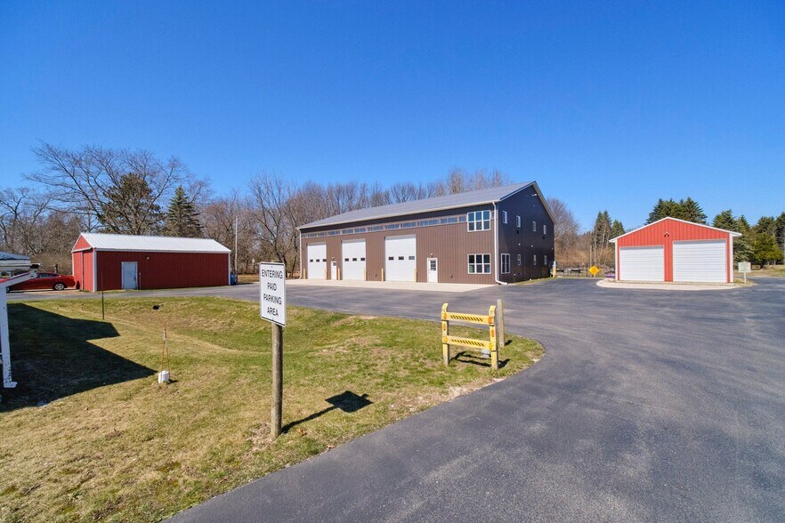 480 E Parkdale Ave, Manistee, MI à vendre - Photo principale – Image 1 sur 16
