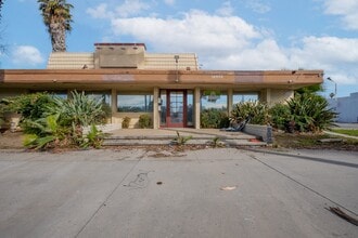 16955 Sherman Way, Van Nuys, CA à vendre Photo intérieure– Image 2 sur 32