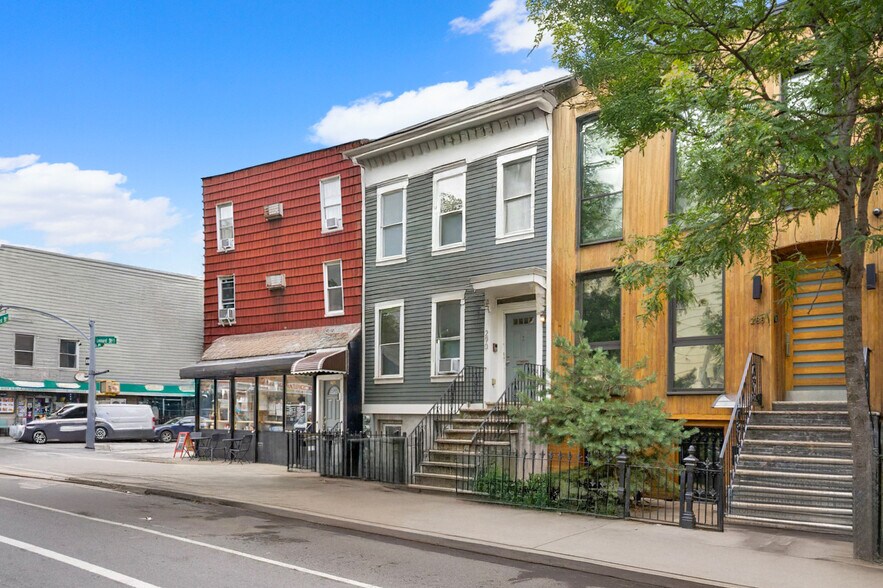290-292 Leonard Street portefeuille de 2 biens à vendre sur LoopNet.fr - Photo de l’immeuble – Image 2 sur 16