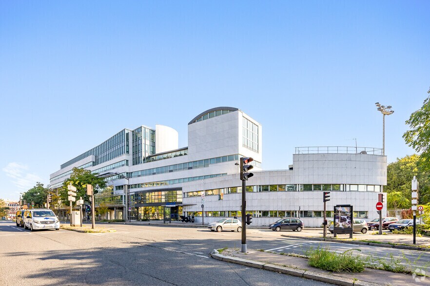 9-35 Avenue Pierre De Coubertin, Paris à louer - Photo de l’immeuble – Image 1 sur 10