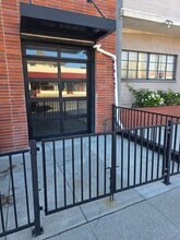 377-387 N 2nd Ave, Upland, CA à louer Photo de l’immeuble– Image 2 sur 4