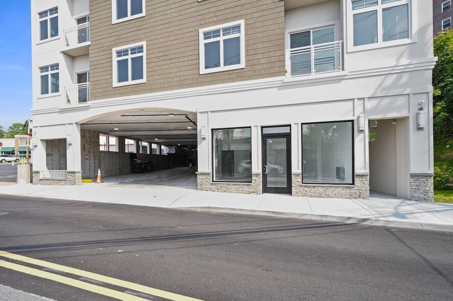 70 Croton Ave, Ossining, NY à louer - Photo de l’immeuble – Image 1 sur 2