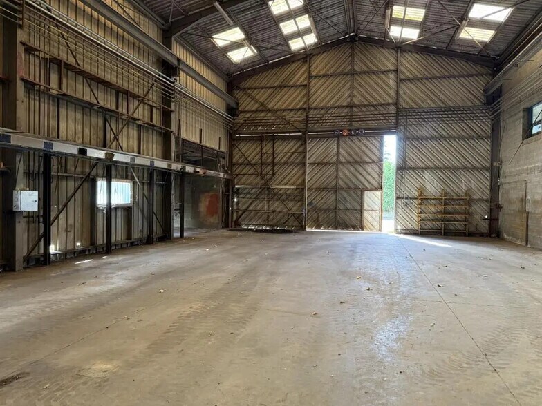 Industriel/Logistique dans Brains à louer - Photo de l’immeuble – Image 2 sur 5