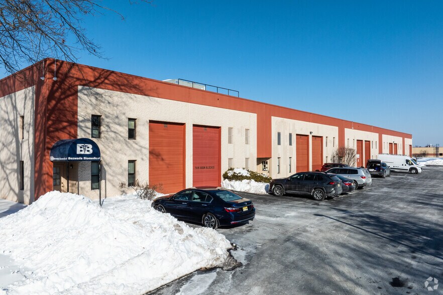 5 Ilene Ct, Hillsborough, NJ à louer - Photo de l’immeuble – Image 2 sur 4