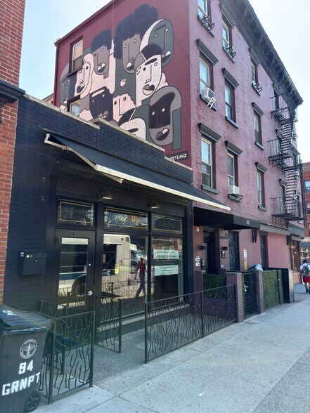 86 Greenpoint Ave, Brooklyn, NY à louer - Photo de l’immeuble – Image 1 sur 15
