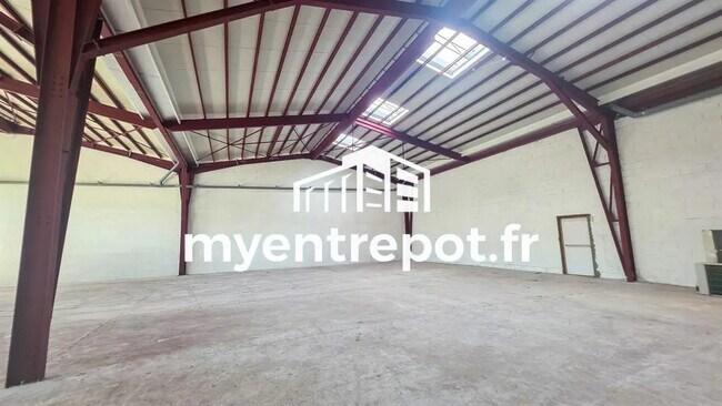 Plus de détails pour Avenue De La Fleuride, Aubagne - Local d'activités à louer