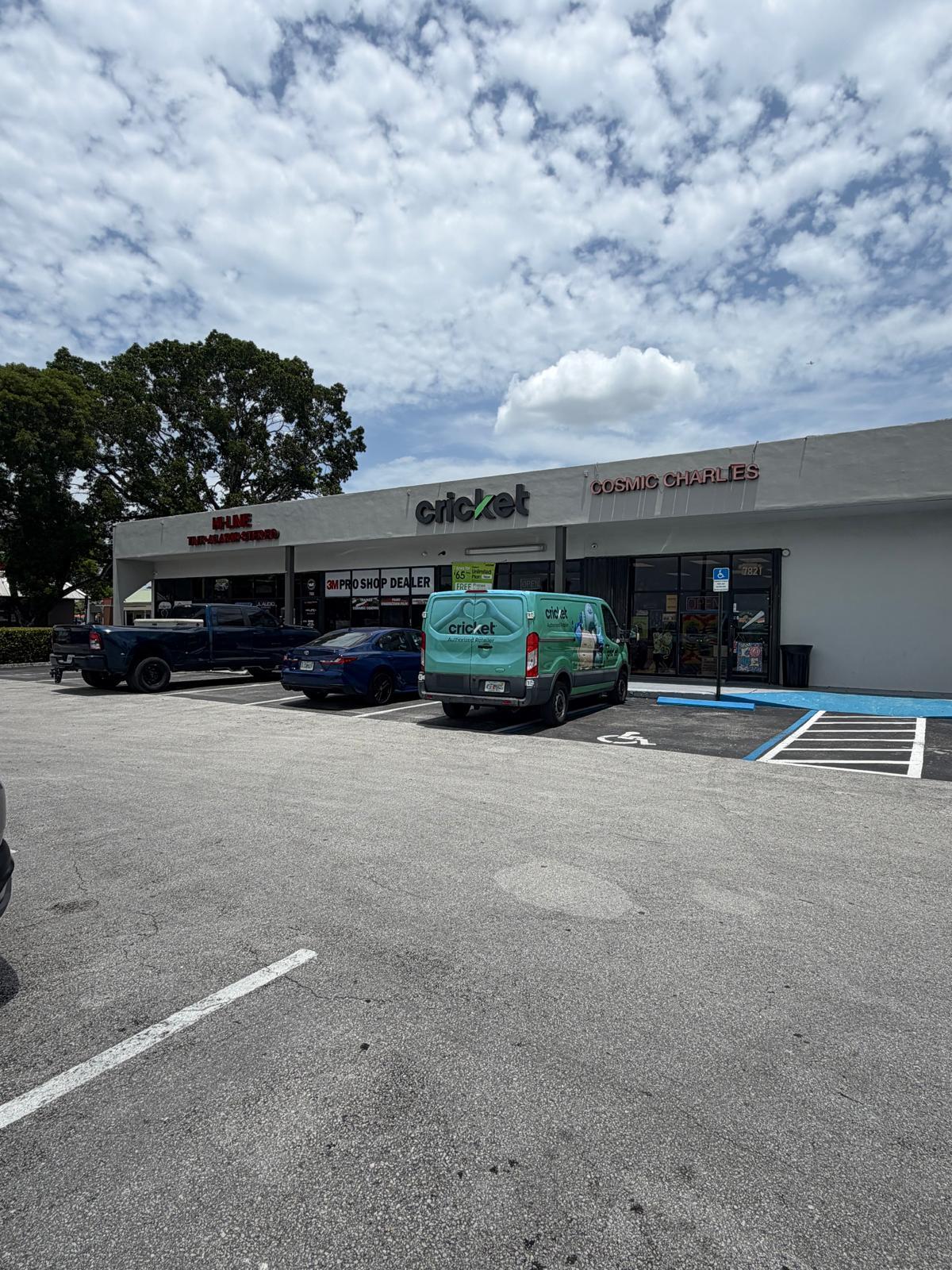 7817-7825 Pines Blvd, Hollywood, FL à louer Photo de l’immeuble– Image 1 sur 1