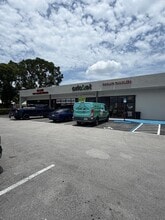 7817-7825 Pines Blvd, Hollywood, FL à louer Photo de l’immeuble– Image 1 sur 1