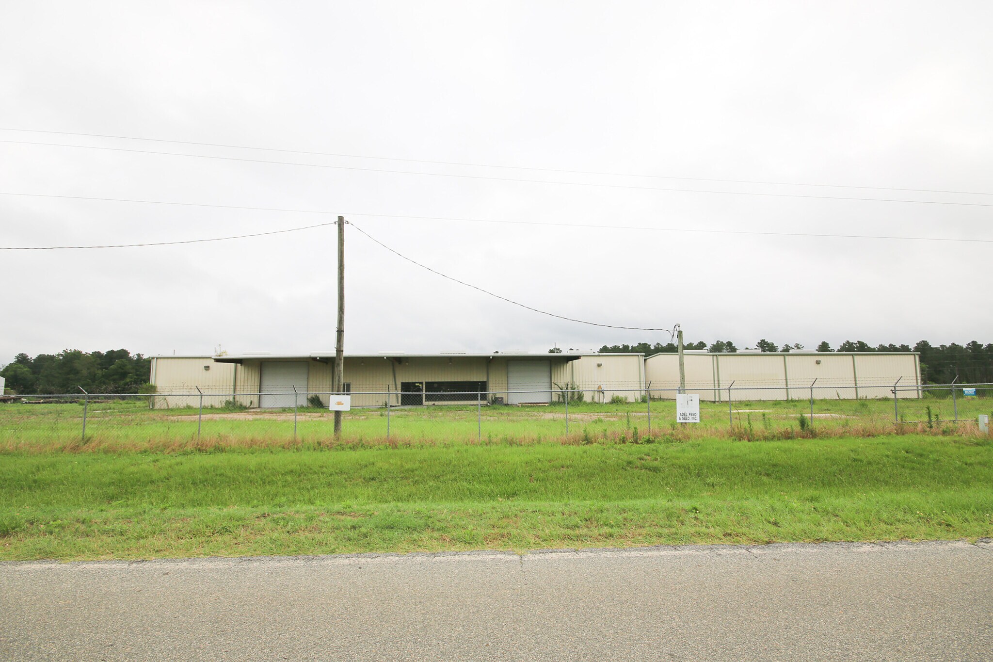 804 W Mitchell St, Adel, GA à louer Photo principale– Image 1 sur 36