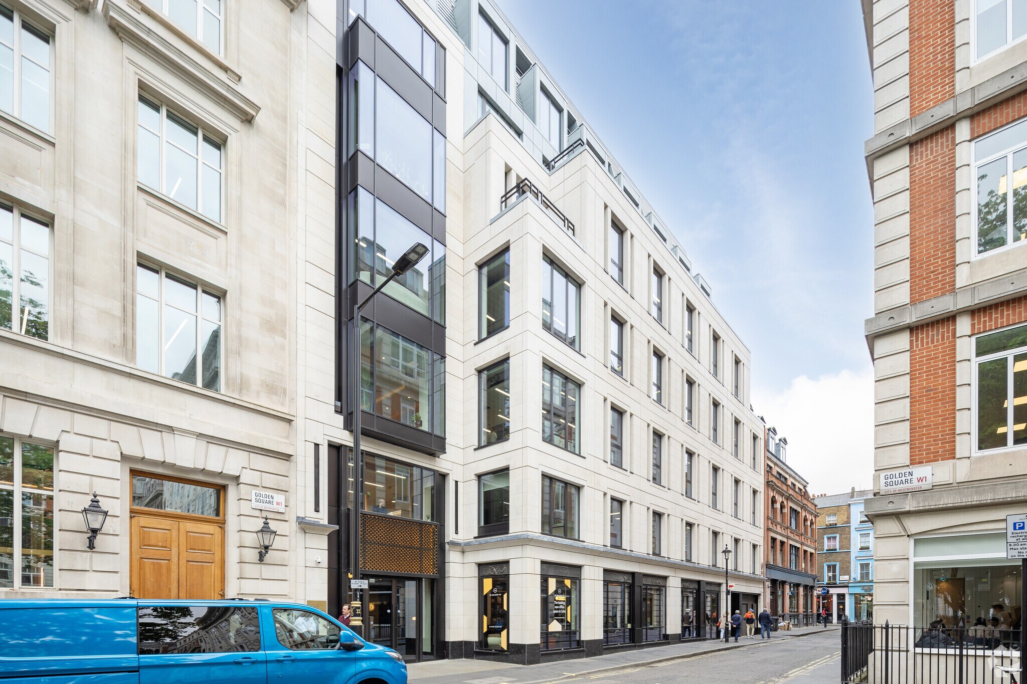 30-31 Golden Sq, Londres à louer Photo principale– Image 1 sur 3