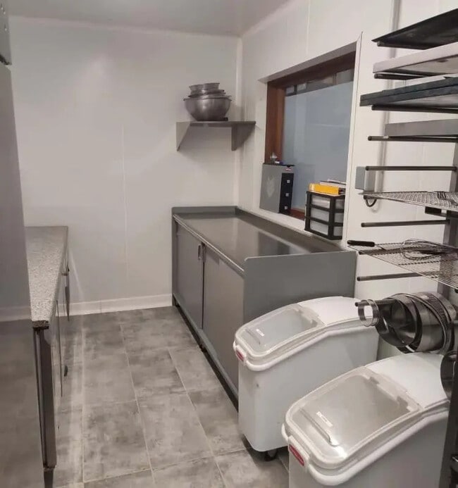 Plus de détails pour Local d'activités à louer