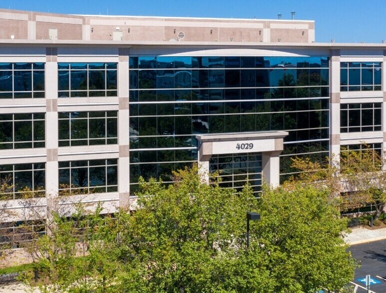 4029 Ridge Top Rd, Fairfax, VA à vendre - Photo de l’immeuble – Image 3 sur 12