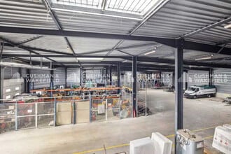 2 Avenue Des 3 Peuples, Montigny-le-Bretonneux à louer Photo de l’immeuble– Image 1 sur 5