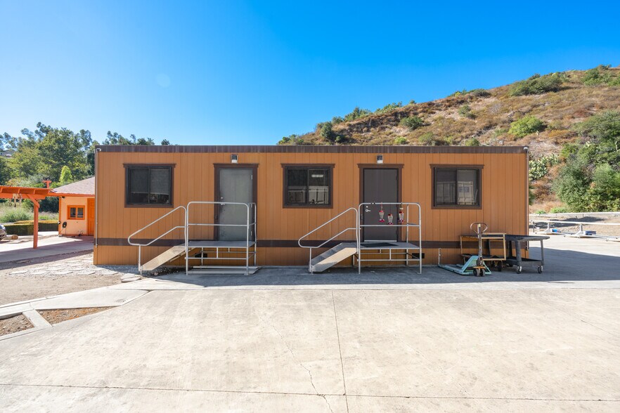 19121 El Toro Rd, Silverado, CA à vendre - Photo de l’immeuble – Image 2 sur 22