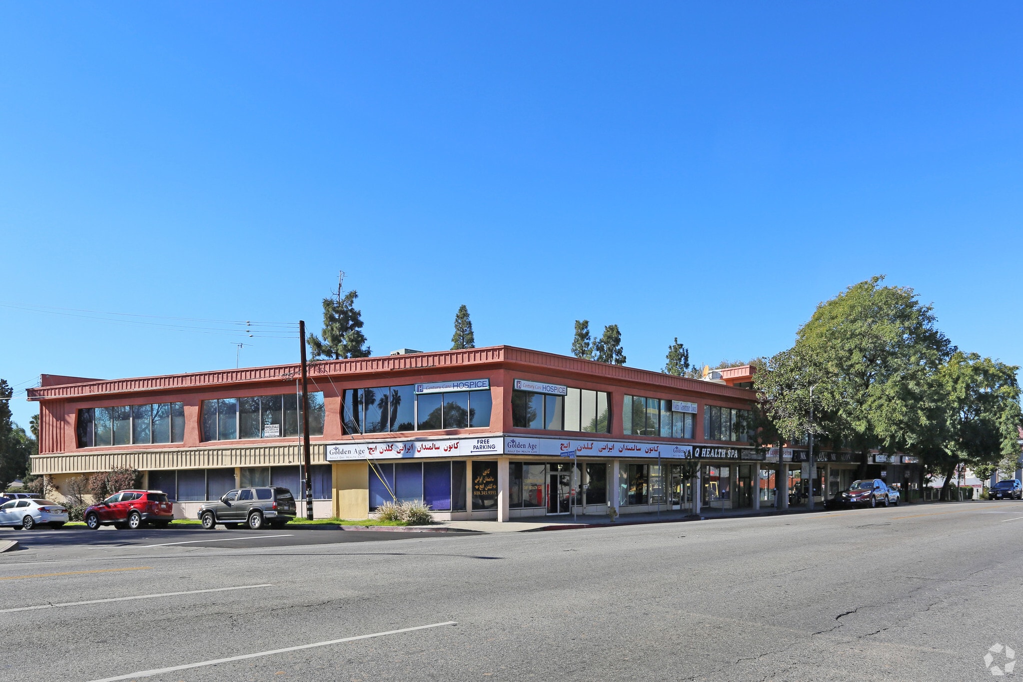 18330-18350 Ventura Blvd, Tarzana, CA à louer Photo principale– Image 1 sur 17