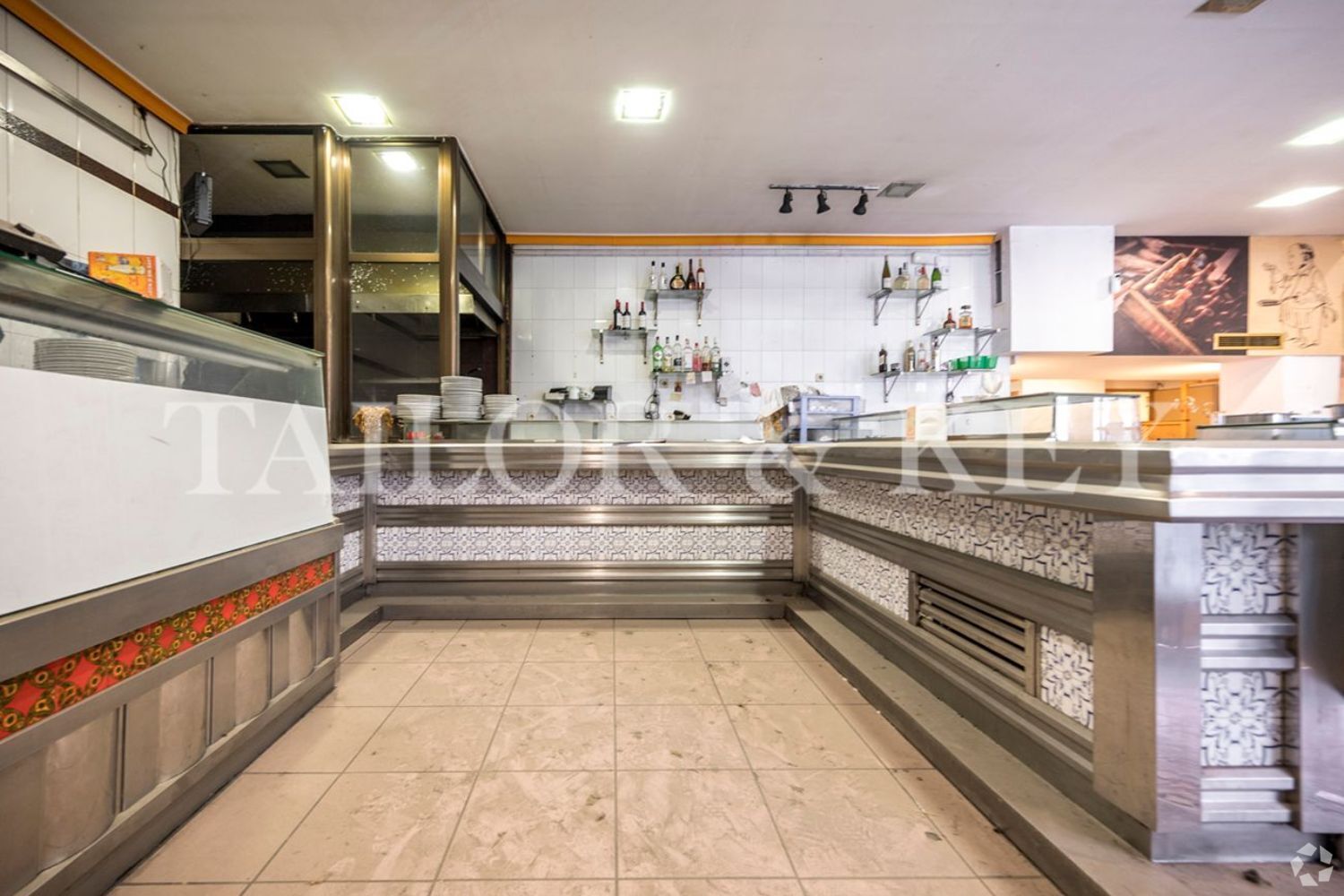Immeuble residentiel dans Madrid, Madrid à vendre Photo intérieure– Image 1 sur 2