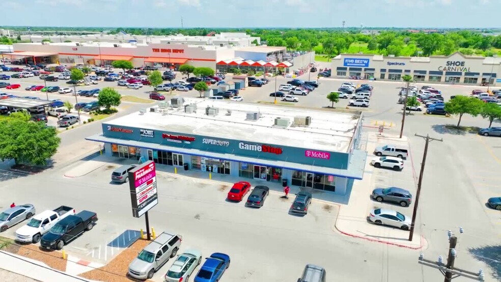 2720 SW Military Dr, San Antonio, TX à louer - Vidéo sur l’annonce professionnelle – Image 2 sur 6