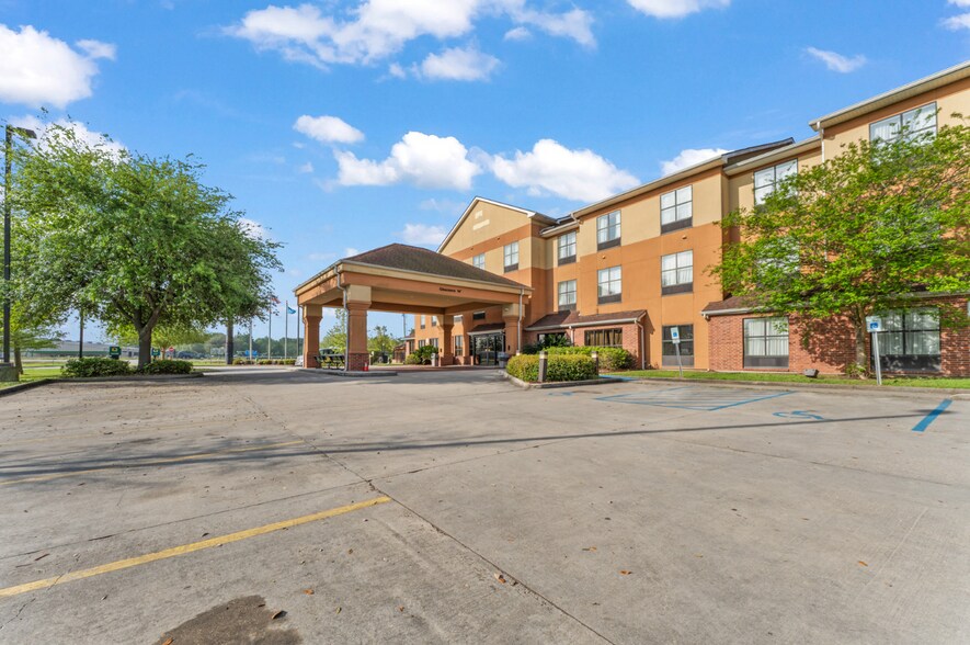 Quality Inn & Suburban Studios Portfolio portefeuille de 2 biens à vendre sur LoopNet.fr - Photo de l’immeuble – Image 3 sur 25
