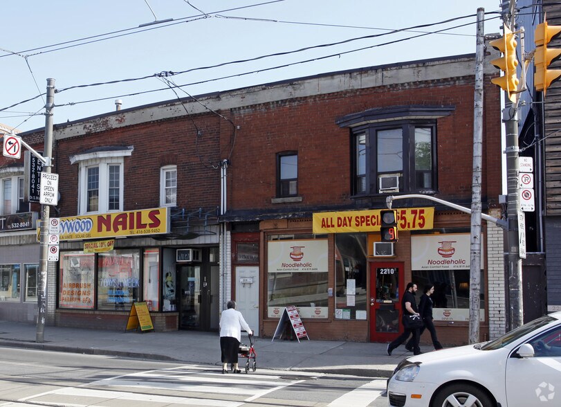 2210 Dundas St W, Toronto, ON à louer - Photo de l’immeuble – Image 2 sur 3