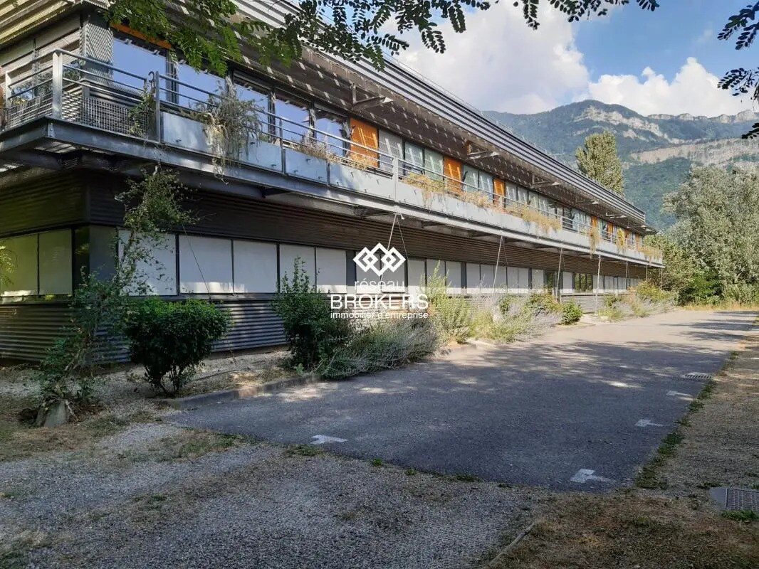 445 Rue Louis Armand, Méry à louer Photo de l’immeuble– Image 1 sur 8