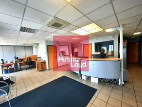 Bureau dans Clermont-Ferrand à vendre Photo intérieure– Image 2 sur 17