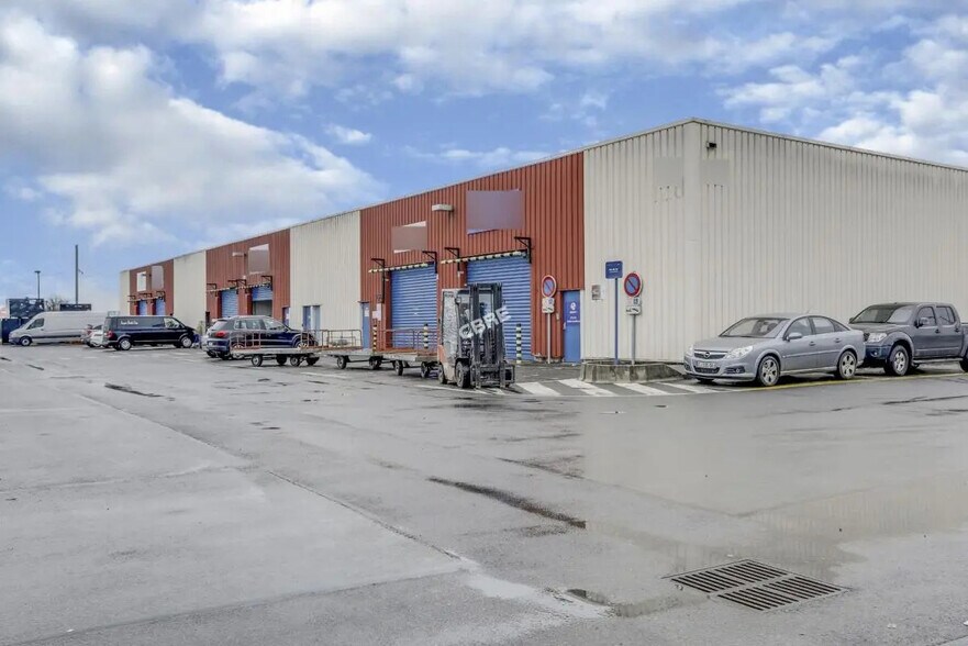 Local d’activités dans Orly à louer - Photo de l’immeuble – Image 1 sur 7