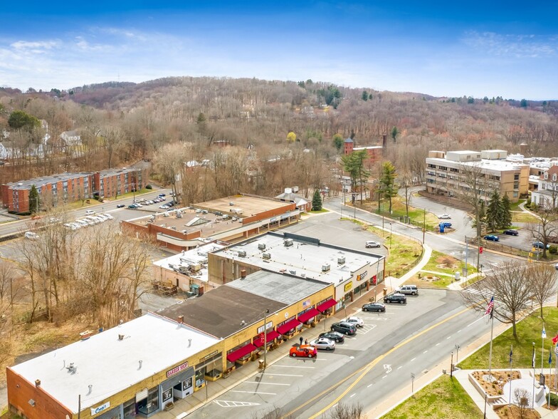 33 W Main St, Vernon Rockville, CT à louer - Photo de l’immeuble – Image 3 sur 22