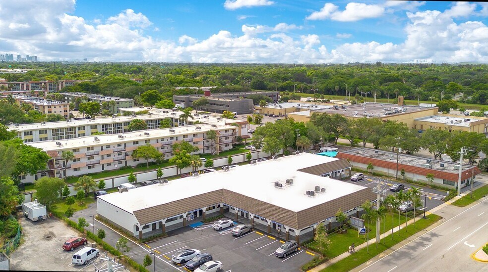 1064 Sunset Strip, Sunrise, FL à louer - Photo de l’immeuble – Image 3 sur 20