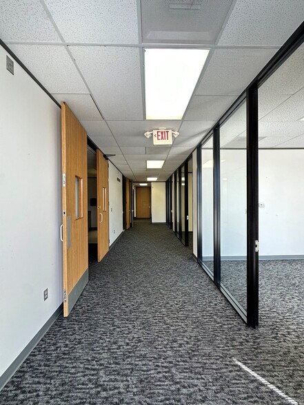 500 Century Plaza Dr, Houston, TX à louer - Photo intérieure – Image 3 sur 15