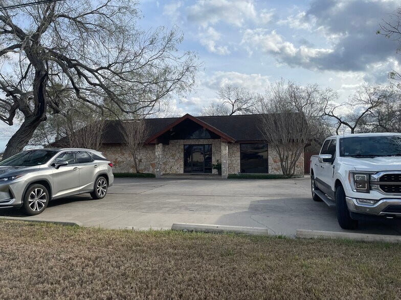 325 General Cavazos Blvd, Kingsville, TX à vendre - Photo de l’immeuble – Image 2 sur 10