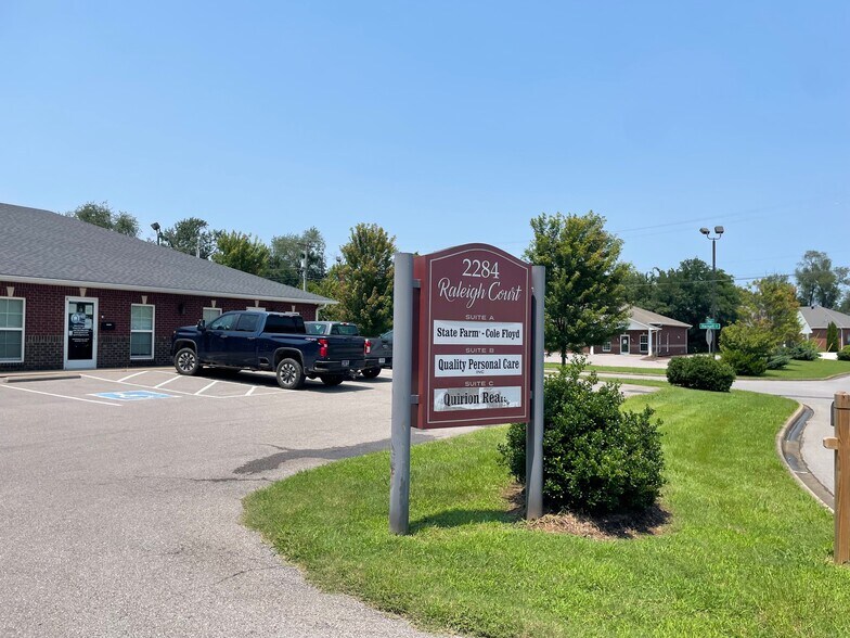 2284 Raleigh Ct, Clarksville, TN à louer - Photo de l’immeuble – Image 2 sur 6