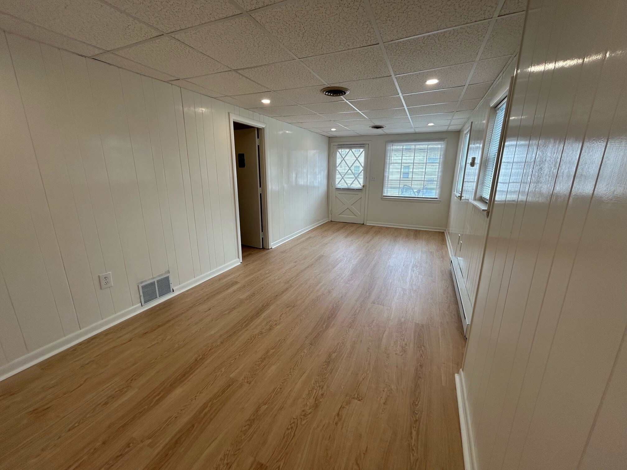 580 Maple Ave, Barrington, RI à louer Photo intérieure– Image 1 sur 6
