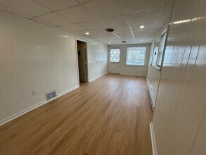 580 Maple Ave, Barrington, RI à louer Photo intérieure– Image 1 sur 6