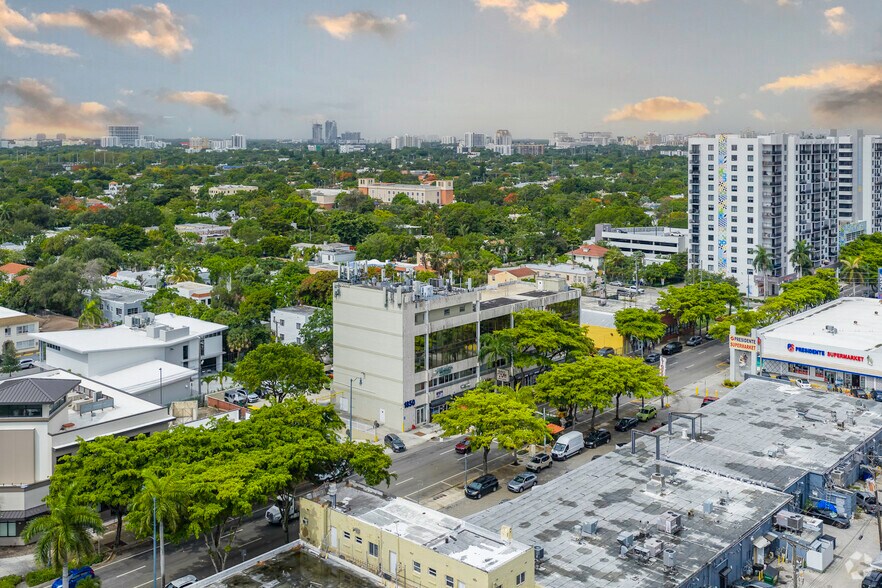 1850 SW 8th St, Miami, FL à louer - Aérien – Image 3 sur 4