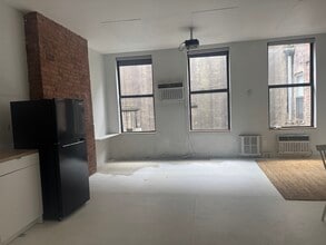 557 Leonard St, Brooklyn, NY à louer Photo intérieure– Image 2 sur 7