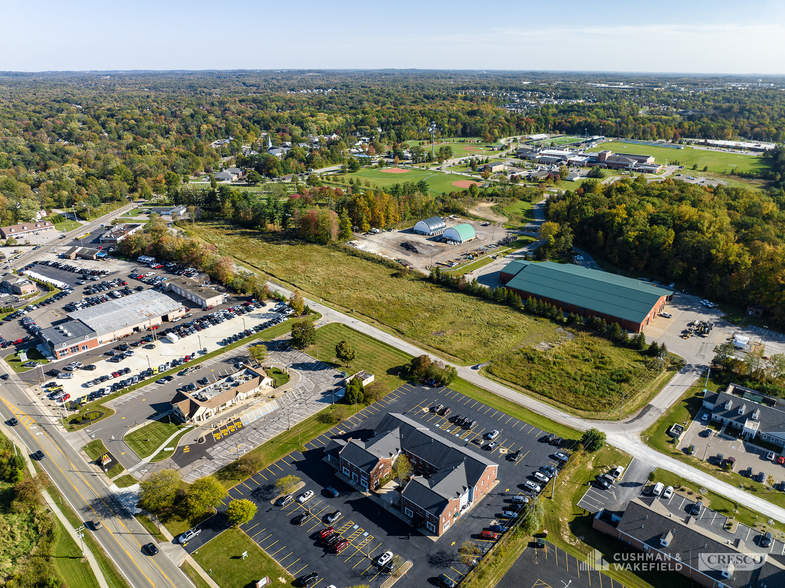 Maple Ln, Aurora, OH à vendre - Photo de l’immeuble – Image 3 sur 7
