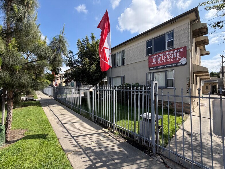 1026-1036 W 57th St, Los Angeles, CA à vendre - Photo de l’immeuble – Image 3 sur 12