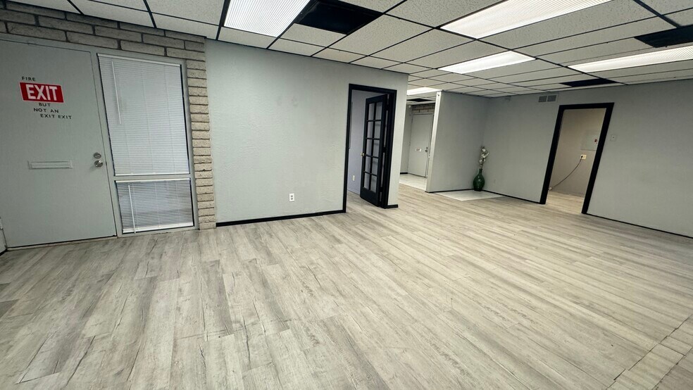 2201 S McClintock Dr, Tempe, AZ à louer - Photo intérieure – Image 3 sur 17