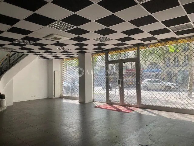 Local commercial dans Paris à louer - Photo de l’immeuble – Image 1 sur 3