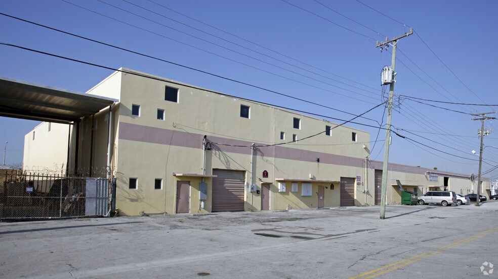 450 W 28th St, Hialeah, FL à louer - Photo de l’immeuble – Image 3 sur 16