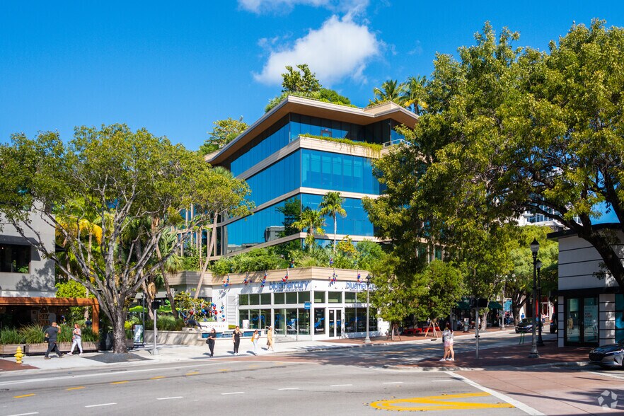 3350 Virginia St, Coconut Grove, FL à louer - Photo de l’immeuble – Image 3 sur 7