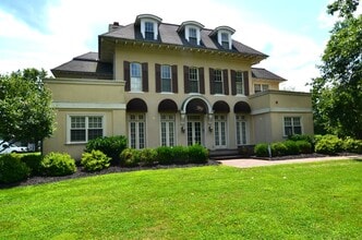 24 Mine St, Flemington, NJ à louer Photo de l’immeuble– Image 2 sur 7