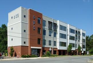Plus de détails pour 605 W Main St, Carrboro, NC - Bureau à vendre