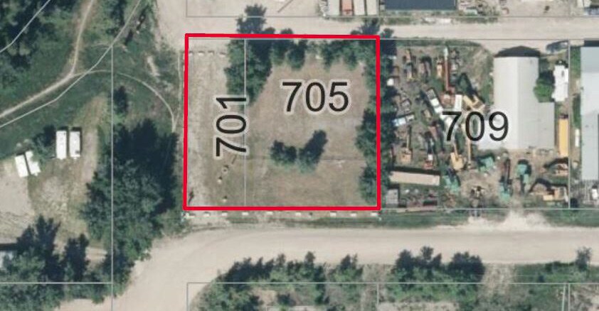 701-705 14 St S, Golden, BC à vendre Aérien– Image 1 sur 2