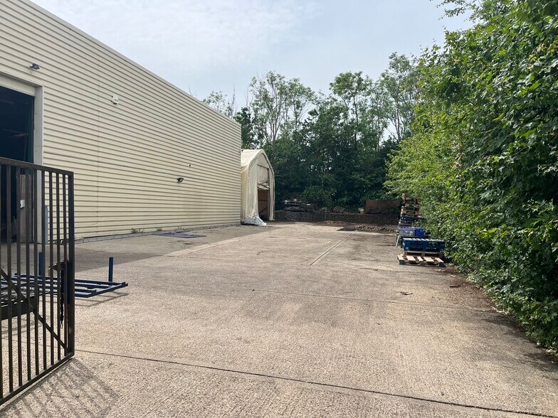 71 Alston Dr, Milton Keynes à louer - Photo de l’immeuble – Image 2 sur 9