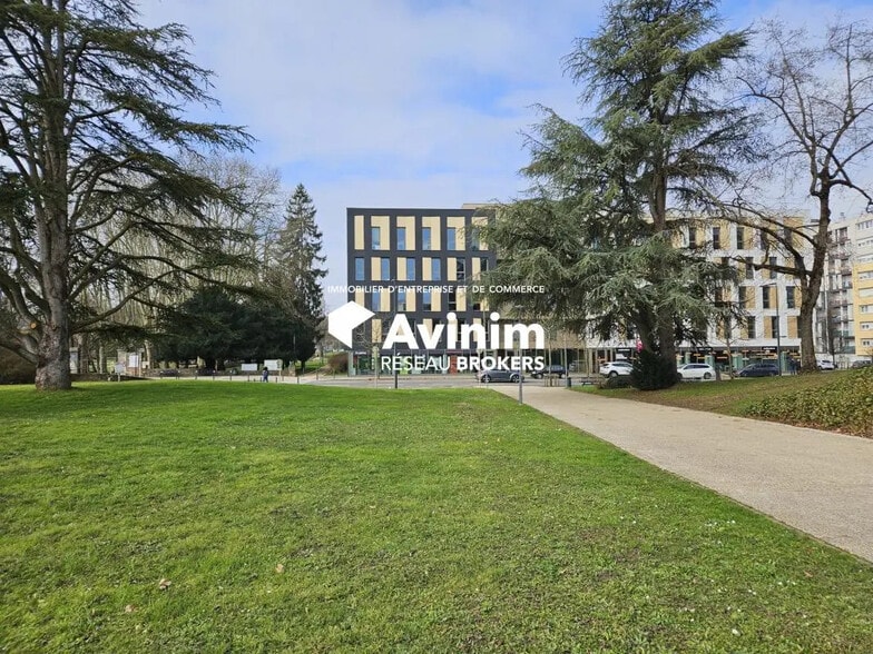 Bureau dans Mâcon à vendre - Photo de l’immeuble – Image 1 sur 6