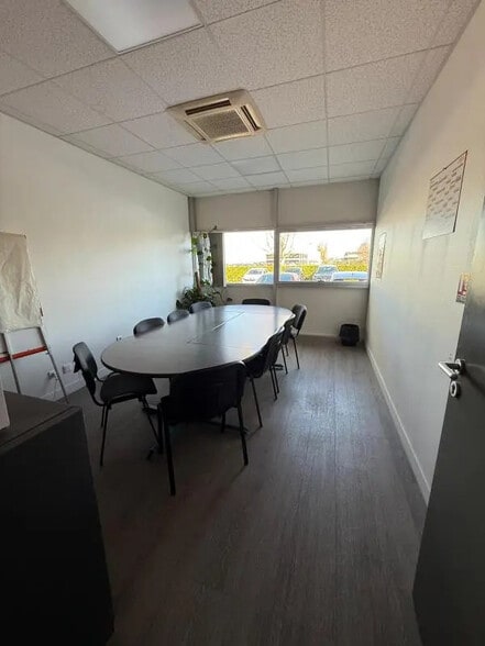 Bureau dans Compiègne à louer - Photo de l’immeuble – Image 3 sur 4