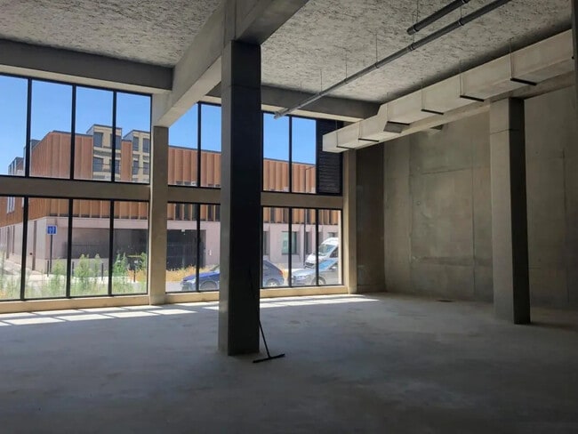 Plus de détails pour Local d’activités à vendre