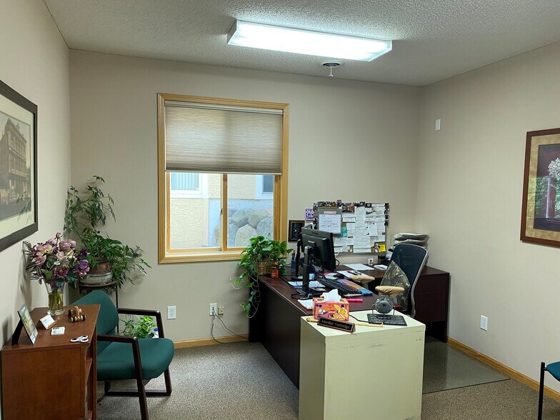 3390 Annapolis Ln N, Plymouth, MN à louer - Photo de l’immeuble – Image 3 sur 6